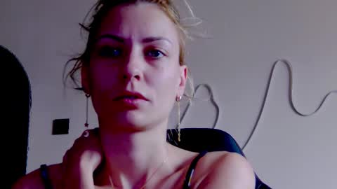 karoline121 online show from 11/15/25, 10:12