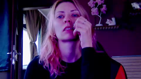 karoline121 online show from 12/03/25, 10:13