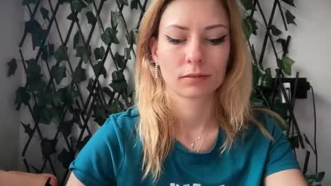 karoline121 online show from 02/06/26, 10:18