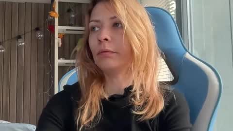 karoline121 online show from 02/20/26, 06:48