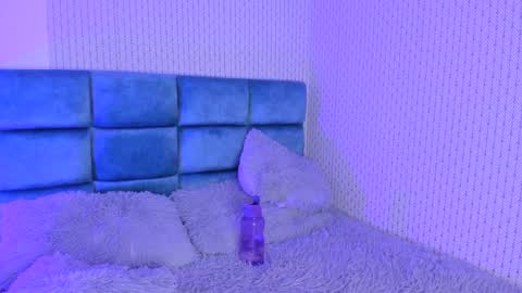 Snapshot of karoline_jones_ chatting on 12/30/24, 08:36 Karoline online show from 12/30/24, 08:36