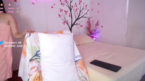 Snapshot of karolkat_1 chatting on 09/21/25, 02:08 Karolina 3 online show from 09/21/25, 02:08