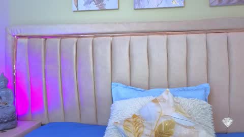 Snapshot of karoly_ocampo chatting on 11/27/25, 04:03 karoly online show from 11/27/25, 04:03