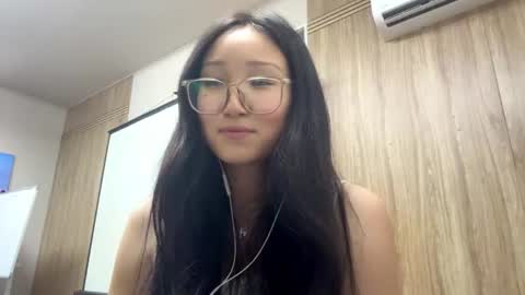 Mia online show from 07/04/26, 12:11