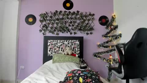 kassandra james online show from 01/03/25, 02:08