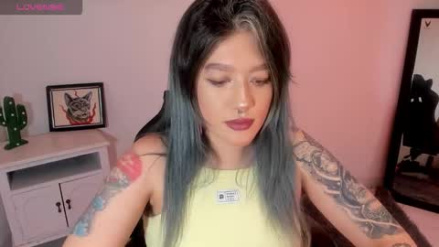 Alicia online show from 10/24/25, 03:52