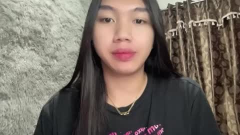 Snapshot of kat_hollandx chatting on 02/17/25, 12:48 Majesty online show from 02/17/25, 12:48