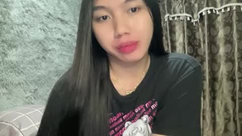 Snapshot of kat_hollandx chatting on 02/21/25, 06:51 Majesty online show from 02/21/25, 06:51