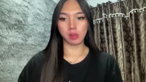 Snapshot of kat_hollandx chatting on 02/24/25, 12:48 Majesty online show from 02/24/25, 12:48