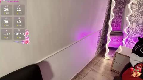 katana_tay online show from 12/18/25, 12:22