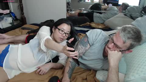 Kat and Crown online show from 04/01/26, 09:01