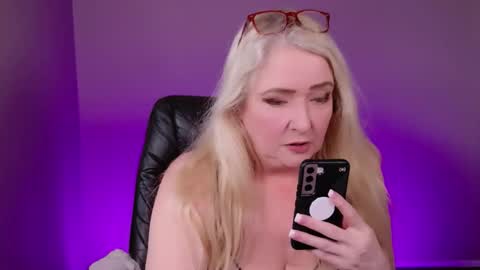 Kat D Sinclair online show from 12/21/25, 04:47