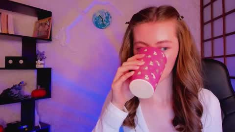 Snapshot of kate_cuddle chatting on 12/25/24, 05:26 Kate online show from 12/25/24, 05:26