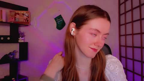 Snapshot of kate_cuddle chatting on 12/31/24, 01:47 Kate online show from 12/31/24, 01:47