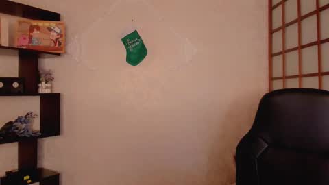 Snapshot of kate_cuddle chatting on 12/31/24, 07:53 Kate online show from 12/31/24, 07:53