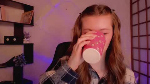 Snapshot of kate_cuddle chatting on 01/21/25, 05:16 Kate online show from 01/21/25, 05:16