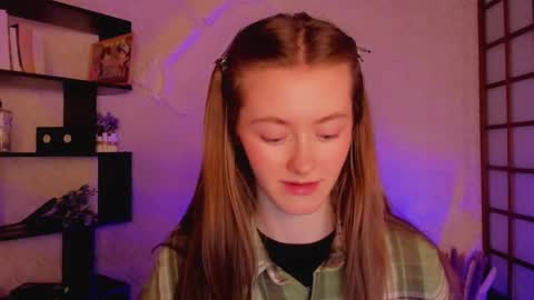 Snapshot of kate_cuddle chatting on 01/28/25, 05:11 Kate online show from 01/28/25, 05:11