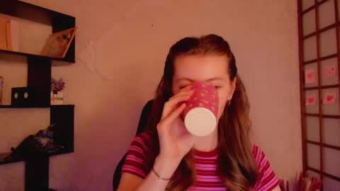 Snapshot of kate_cuddle chatting on 02/14/25, 05:41 Kate online show from 02/14/25, 05:41