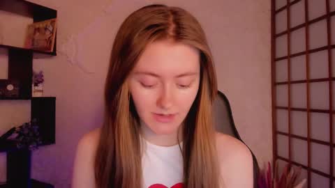 Snapshot of kate_cuddle chatting on 02/19/25, 05:27 Kate online show from 02/19/25, 05:27