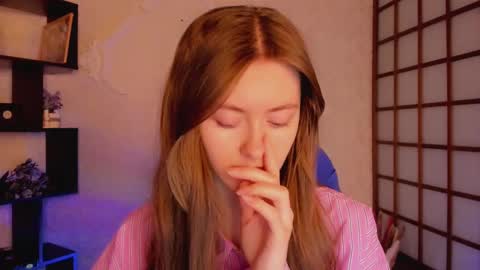 Snapshot of kate_cuddle chatting on 03/03/25, 02:36 Kate online show from 03/03/25, 02:36