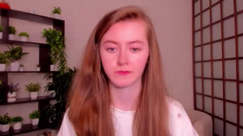 Snapshot of kate_cuddle chatting on 09/24/25, 02:37 Kate online show from 09/24/25, 02:37