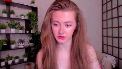 Snapshot of kate_cuddle chatting on 10/02/25, 02:51 Kate online show from 10/02/25, 02:51