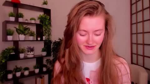 Snapshot of kate_cuddle chatting on 10/08/25, 02:20 Kate online show from 10/08/25, 02:20