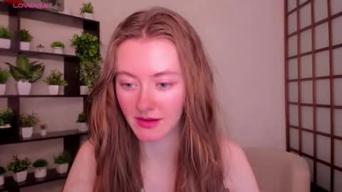 Snapshot of kate_cuddle chatting on 10/23/25, 02:44 Kate online show from 10/23/25, 02:44