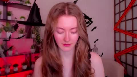 Snapshot of kate_cuddle chatting on 10/27/25, 02:48 Kate online show from 10/27/25, 02:48