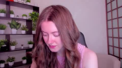 Snapshot of kate_cuddle chatting on 11/24/25, 02:33 Kate online show from 11/24/25, 02:33