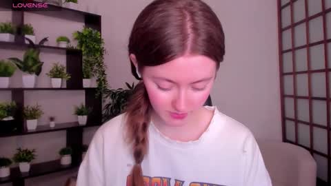 Snapshot of kate_cuddle chatting on 11/26/25, 02:34 Kate online show from 11/26/25, 02:34