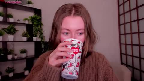 Snapshot of kate_cuddle chatting on 12/17/25, 02:39 Kate online show from 12/17/25, 02:39