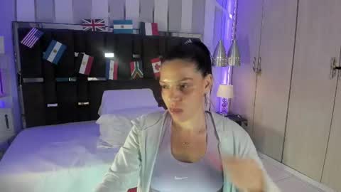 Snapshot of kate_roose chatting on 06/17/26, 04:15 kate_roose online show from 06/17/26, 04:15