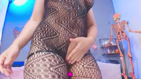 Snapshot of kateadamss1 chatting on 10/11/25, 08:18 KateAdams online show from 10/11/25, 08:18