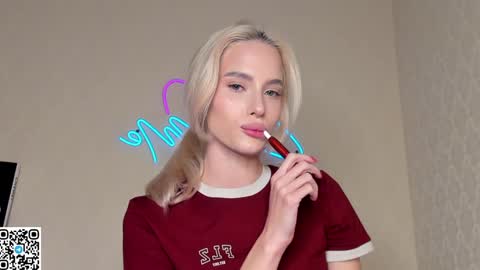 Snapshot of katebremar chatting on 12/12/24, 01:10 online show from 12/12/24, 01:10