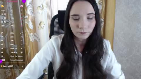 Snapshot of katecrash chatting on 03/10/25, 10:37 YourKate online show from 03/10/25, 10:37