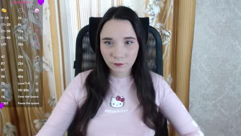 Snapshot of katecrash chatting on 03/11/25, 10:40 YourKate online show from 03/11/25, 10:40