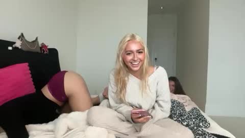 Snapshot of kateharperr chatting on 11/16/25, 10:04 kateharperr online show from 11/16/25, 10:04