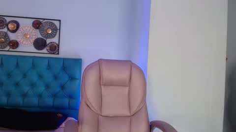 Snapshot of katelovee_ chatting on 12/18/25, 11:49 Kate online show from 12/18/25, 11:49