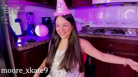 Snapshot of katemoorex chatting on 11/04/25, 12:15 KateMoorex online show from 11/04/25, 12:15