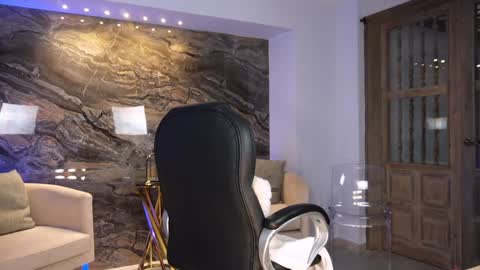  Kate Owens  online show from 02/02/25, 01:08