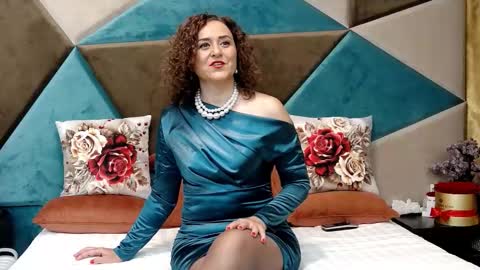 Snapshot of katequeenx chatting on 10/20/25, 10:32 KateQueenston -- online show from 10/20/25, 10:32