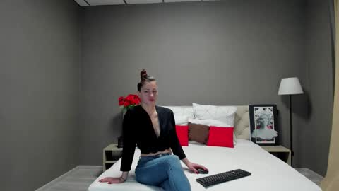 Snapshot of katerina_ray chatting on 10/01/25, 08:53 Katerina GTM2 Mo Tu Th Fr Sa Su 3am-10am online show from 10/01/25, 08:53