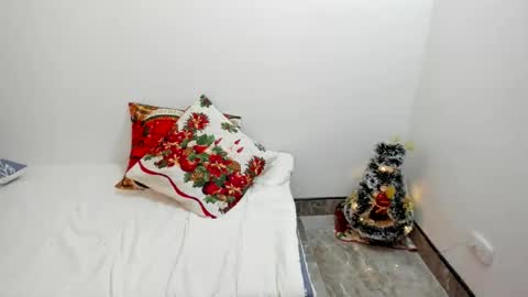 Snapshot of katerinamilf_ chatting on 12/20/24, 12:16 kata online show from 12/20/24, 12:16