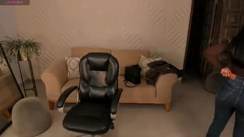 K A T E  online show from 06/18/26, 08:03