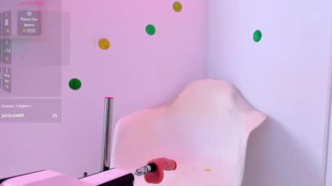 Snapshot of katey_curvy01 chatting on 12/18/24, 07:04 katey Curvy01 online show from 12/18/24, 07:04