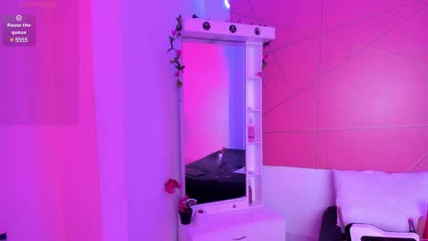 Snapshot of katey_curvy01 chatting on 12/23/24, 02:45 katey Curvy01 online show from 12/23/24, 02:45