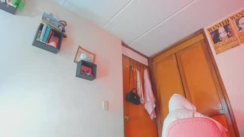 Snapshot of kathc_19 chatting on 12/16/24, 07:04 Katerine online show from 12/16/24, 07:04