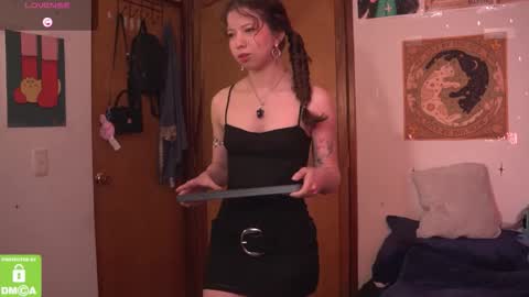 Snapshot of kathc_19 chatting on 12/04/25, 02:21 Katerine online show from 12/04/25, 02:21