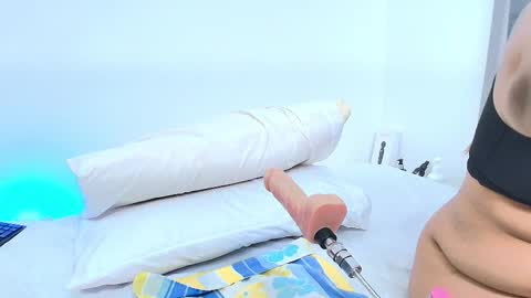 Snapshot of kathefoxx chatting on 02/10/25, 05:14 Emma online show from 02/10/25, 05:14